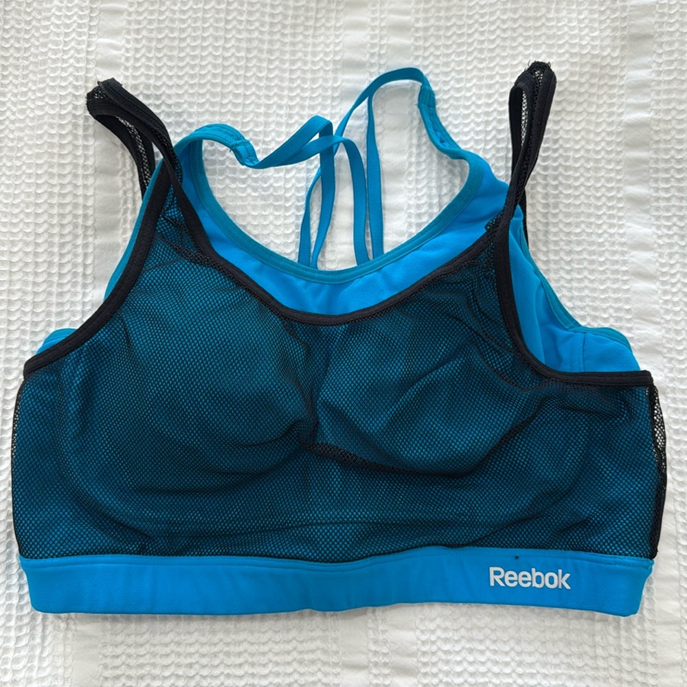 women’s reebok (removable) padded sports bra - size M (blue w/ black mesh)